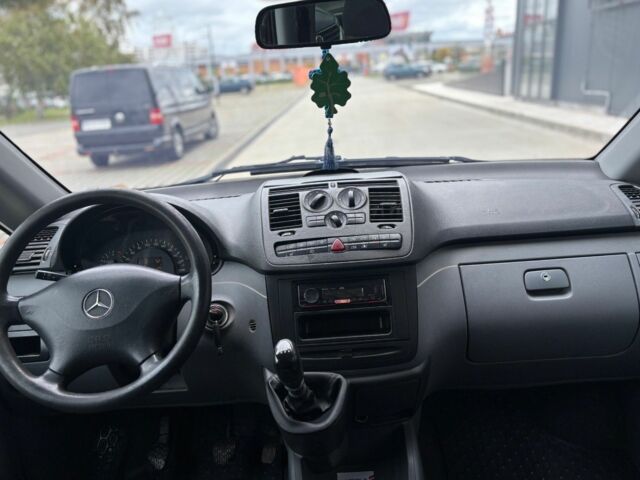 Красный Мерседес Вито, объемом двигателя 2.2 л и пробегом 346 тыс. км за 4000 $, фото 6 на Automoto.ua