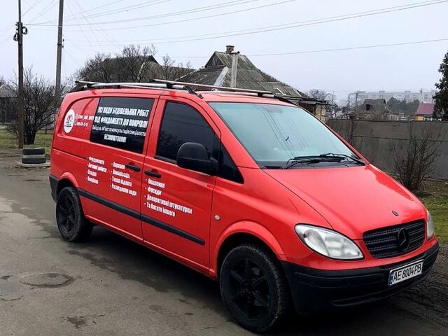Красный Мерседес Вито, объемом двигателя 2.1 л и пробегом 320 тыс. км за 5800 $, фото 1 на Automoto.ua