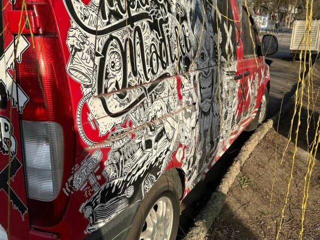 Красный Мерседес Вито, объемом двигателя 2.1 л и пробегом 480 тыс. км за 7000 $, фото 6 на Automoto.ua