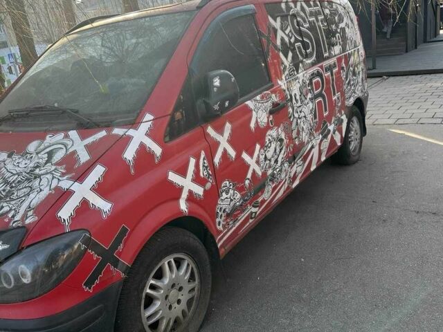 Красный Мерседес Вито, объемом двигателя 2.1 л и пробегом 480 тыс. км за 7000 $, фото 2 на Automoto.ua