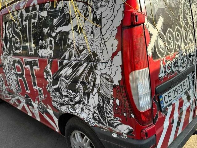 Красный Мерседес Вито, объемом двигателя 2.1 л и пробегом 480 тыс. км за 7000 $, фото 8 на Automoto.ua