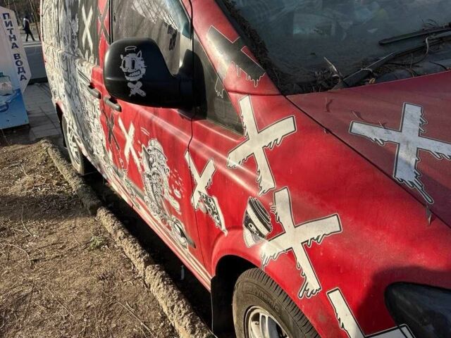 Красный Мерседес Вито, объемом двигателя 2.1 л и пробегом 480 тыс. км за 7000 $, фото 1 на Automoto.ua