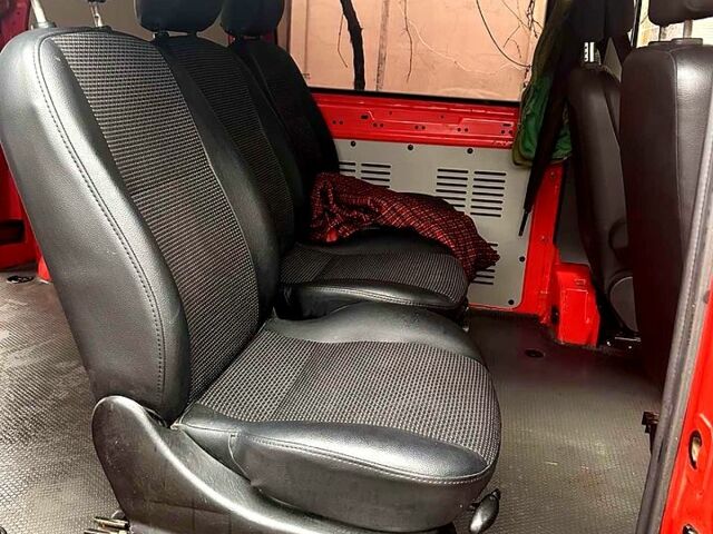 Червоний Мерседес Віто, об'ємом двигуна 2.1 л та пробігом 250 тис. км за 11500 $, фото 4 на Automoto.ua