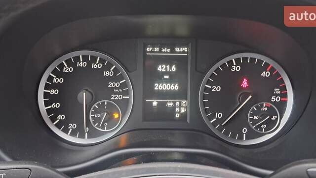 Красный Мерседес Вито, объемом двигателя 2.14 л и пробегом 260 тыс. км за 21300 $, фото 41 на Automoto.ua