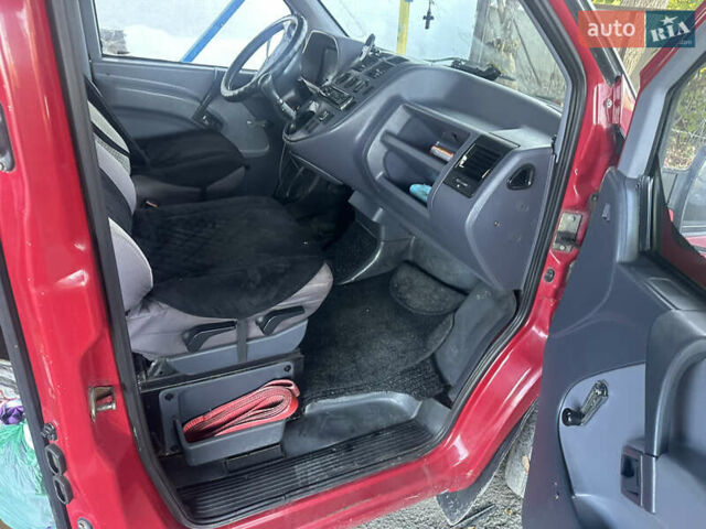 Красный Мерседес Вито, объемом двигателя 2.3 л и пробегом 500 тыс. км за 3750 $, фото 11 на Automoto.ua