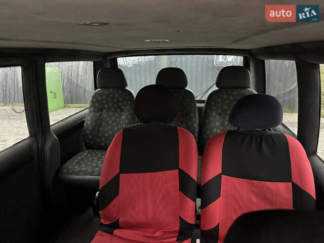 Красный Мерседес Вито, объемом двигателя 2.3 л и пробегом 300 тыс. км за 2700 $, фото 9 на Automoto.ua