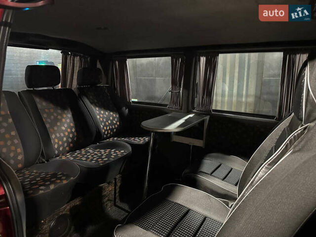 Красный Мерседес Вито, объемом двигателя 2.3 л и пробегом 360 тыс. км за 7700 $, фото 4 на Automoto.ua