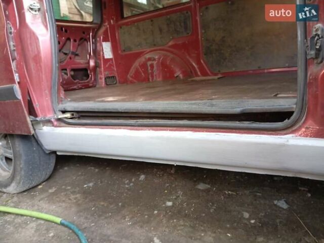 Мерседес Вито 1998 в Сумах на Automoto.ua Красный Мерседес Вито, объемом двигателя 2.3 л и пробегом 385 тыс. км за 3999 $, фото 5 на Automoto.ua