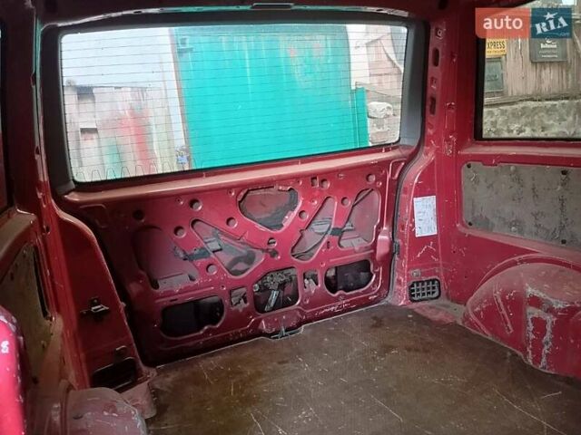 Мерседес Вито 1998 в Сумах на Automoto.ua Красный Мерседес Вито, объемом двигателя 2.3 л и пробегом 385 тыс. км за 3999 $, фото 7 на Automoto.ua