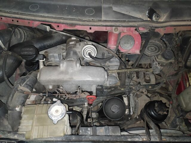 Красный Мерседес Вито, объемом двигателя 0 л и пробегом 490 тыс. км за 2500 $, фото 8 на Automoto.ua