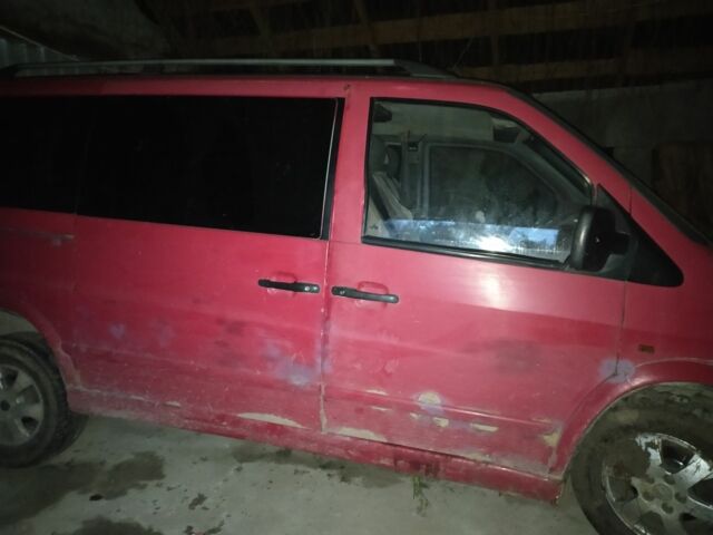 Красный Мерседес Вито, объемом двигателя 0 л и пробегом 490 тыс. км за 2500 $, фото 2 на Automoto.ua