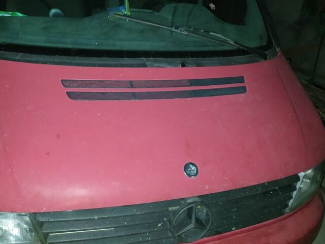 Красный Мерседес Вито, объемом двигателя 0 л и пробегом 490 тыс. км за 2500 $, фото 1 на Automoto.ua