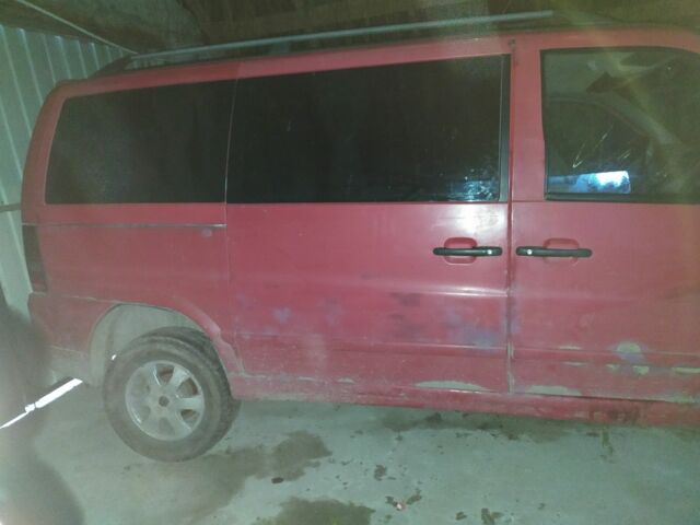 Красный Мерседес Вито, объемом двигателя 0 л и пробегом 490 тыс. км за 2500 $, фото 4 на Automoto.ua