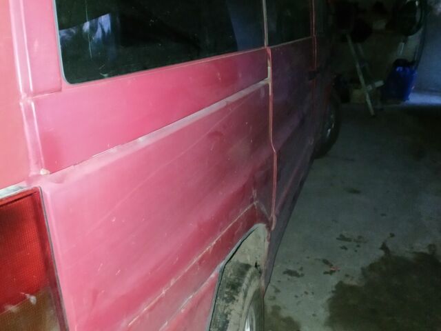 Красный Мерседес Вито, объемом двигателя 0 л и пробегом 490 тыс. км за 2500 $, фото 5 на Automoto.ua