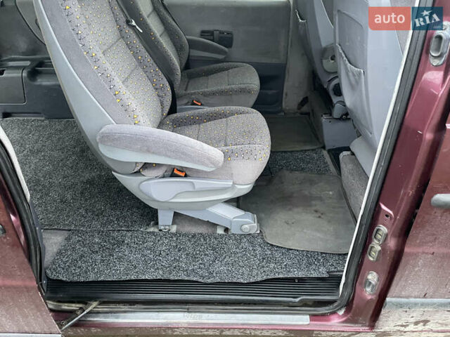 Красный Мерседес Вито, объемом двигателя 2.3 л и пробегом 999 тыс. км за 3000 $, фото 27 на Automoto.ua