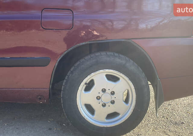 Красный Мерседес Вито, объемом двигателя 2.3 л и пробегом 999 тыс. км за 3000 $, фото 9 на Automoto.ua