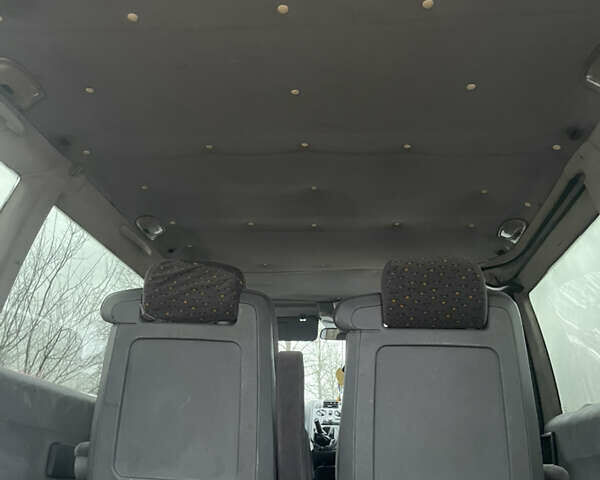 Красный Мерседес Вито, объемом двигателя 2.3 л и пробегом 999 тыс. км за 3000 $, фото 33 на Automoto.ua