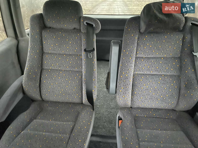 Красный Мерседес Вито, объемом двигателя 2.3 л и пробегом 999 тыс. км за 3000 $, фото 22 на Automoto.ua