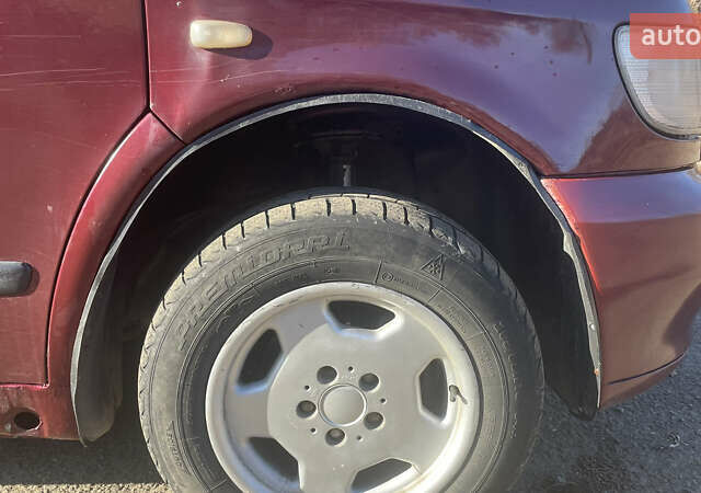 Красный Мерседес Вито, объемом двигателя 2.3 л и пробегом 999 тыс. км за 3000 $, фото 16 на Automoto.ua