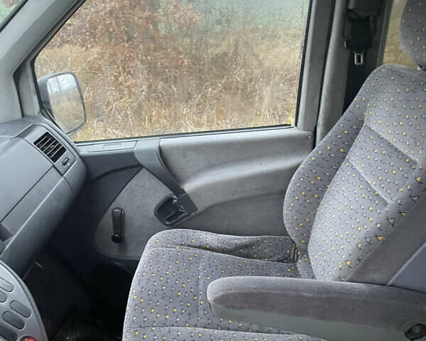 Красный Мерседес Вито, объемом двигателя 2.3 л и пробегом 999 тыс. км за 3000 $, фото 21 на Automoto.ua