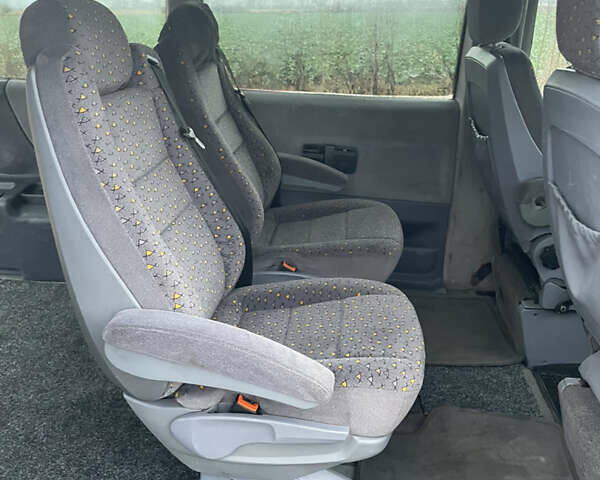 Красный Мерседес Вито, объемом двигателя 2.3 л и пробегом 999 тыс. км за 3000 $, фото 26 на Automoto.ua