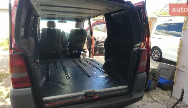 Красный Мерседес Вито, объемом двигателя 2.15 л и пробегом 494 тыс. км за 5500 $, фото 15 на Automoto.ua