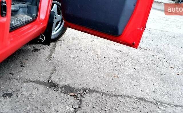 Красный Мерседес Вито, объемом двигателя 2.2 л и пробегом 267 тыс. км за 5300 $, фото 3 на Automoto.ua