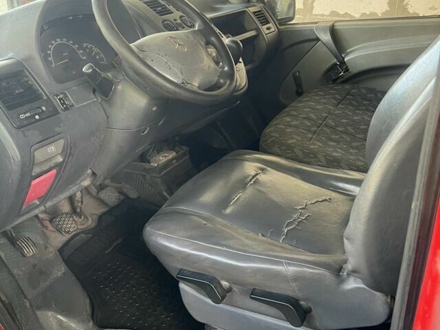 Червоний Мерседес Віто, об'ємом двигуна 2 л та пробігом 500 тис. км за 2000 $, фото 4 на Automoto.ua