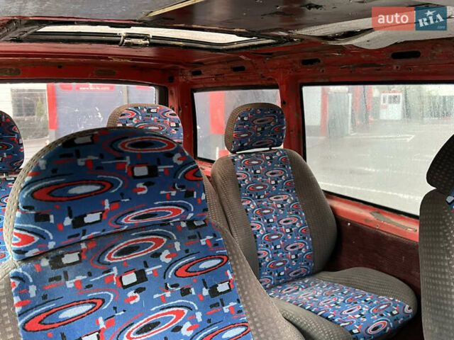 Красный Мерседес Вито, объемом двигателя 2.15 л и пробегом 350 тыс. км за 3950 $, фото 15 на Automoto.ua