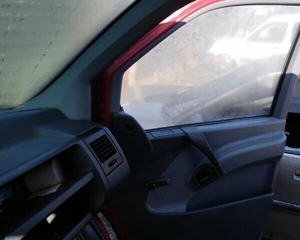 Красный Мерседес Вито, объемом двигателя 2.2 л и пробегом 310 тыс. км за 3700 $, фото 3 на Automoto.ua
