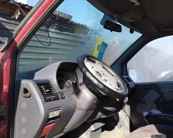 Красный Мерседес Вито, объемом двигателя 2.2 л и пробегом 310 тыс. км за 3700 $, фото 9 на Automoto.ua