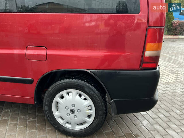 Красный Мерседес Вито, объемом двигателя 2.15 л и пробегом 350 тыс. км за 3950 $, фото 9 на Automoto.ua