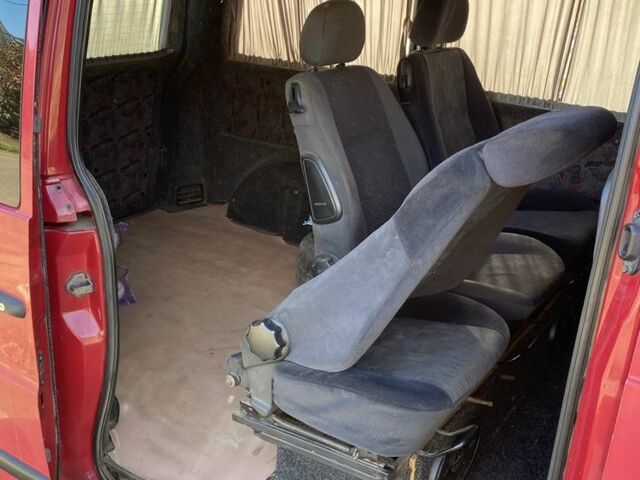 Червоний Мерседес Віто, об'ємом двигуна 2.1 л та пробігом 315 тис. км за 4300 $, фото 6 на Automoto.ua