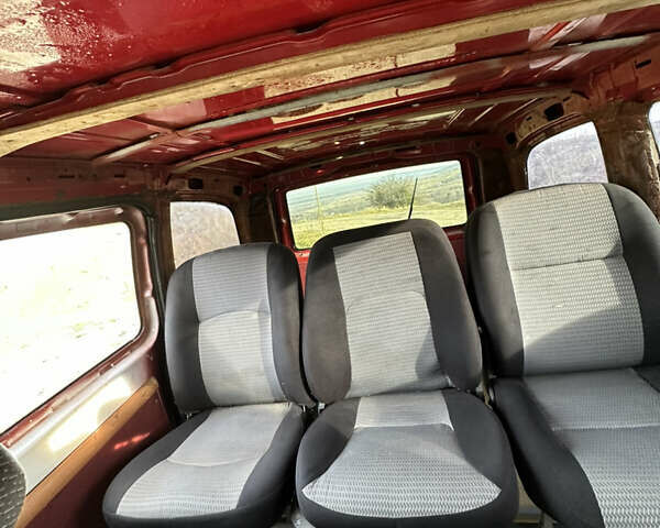 Красный Мерседес Вито, объемом двигателя 2.15 л и пробегом 450 тыс. км за 4150 $, фото 18 на Automoto.ua