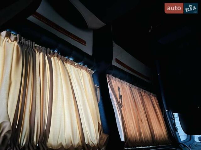 Красный Мерседес Вито, объемом двигателя 2.15 л и пробегом 202 тыс. км за 4999 $, фото 26 на Automoto.ua