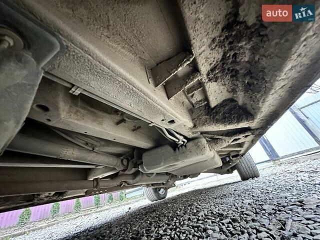 Червоний Мерседес Віто, об'ємом двигуна 2.15 л та пробігом 350 тис. км за 4950 $, фото 20 на Automoto.ua