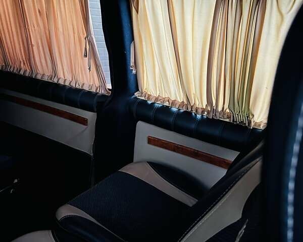 Красный Мерседес Вито, объемом двигателя 2.15 л и пробегом 202 тыс. км за 4999 $, фото 21 на Automoto.ua