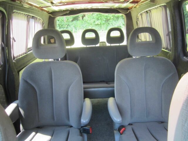 Красный Мерседес Вито, объемом двигателя 2.1 л и пробегом 415 тыс. км за 5600 $, фото 20 на Automoto.ua