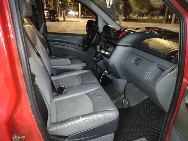 Червоний Мерседес Віто, об'ємом двигуна 2.2 л та пробігом 242 тис. км за 8000 $, фото 2 на Automoto.ua