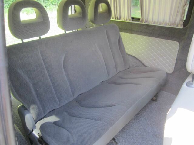 Красный Мерседес Вито, объемом двигателя 2.1 л и пробегом 415 тыс. км за 5600 $, фото 17 на Automoto.ua