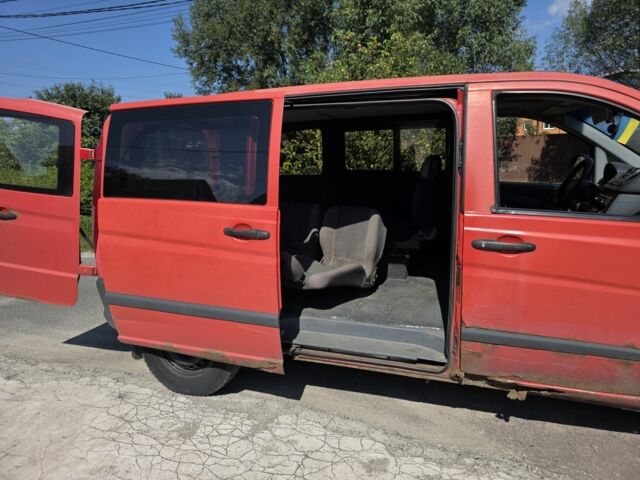 Красный Мерседес Вито, объемом двигателя 2.1 л и пробегом 380 тыс. км за 3600 $, фото 5 на Automoto.ua