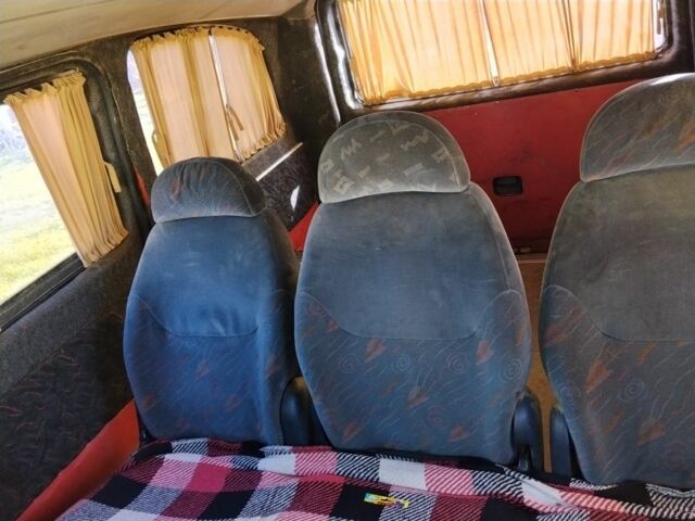 Красный Мерседес Вито, объемом двигателя 2.1 л и пробегом 420 тыс. км за 4200 $, фото 1 на Automoto.ua