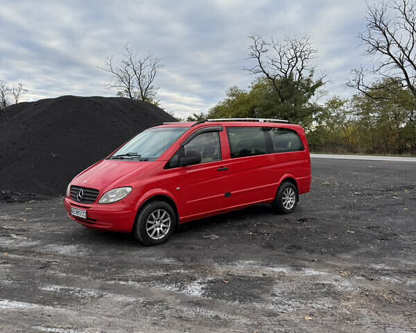 Красный Мерседес Вито, объемом двигателя 2.15 л и пробегом 441 тыс. км за 6000 $, фото 1 на Automoto.ua