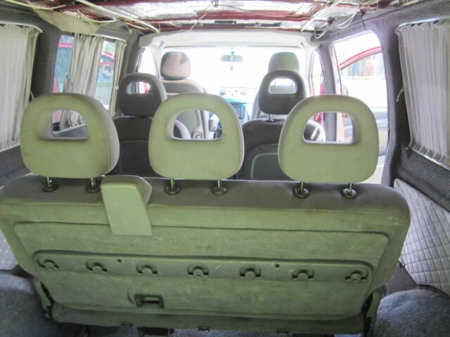 Красный Мерседес Вито, объемом двигателя 2.1 л и пробегом 415 тыс. км за 5600 $, фото 14 на Automoto.ua