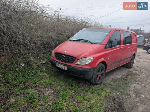 Красный Мерседес Вито, объемом двигателя 2.15 л и пробегом 225 тыс. км за 6300 $, фото 1 на Automoto.ua