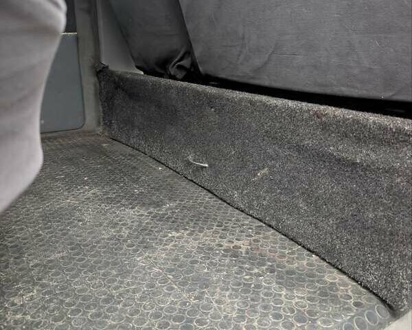 Красный Мерседес Вито, объемом двигателя 2.15 л и пробегом 225 тыс. км за 6300 $, фото 10 на Automoto.ua