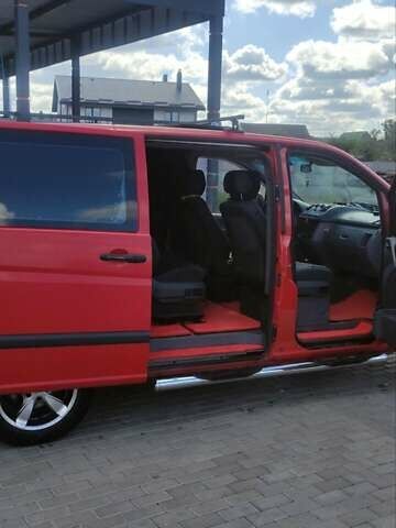 Красный Мерседес Вито, объемом двигателя 2.15 л и пробегом 235 тыс. км за 7800 $, фото 3 на Automoto.ua