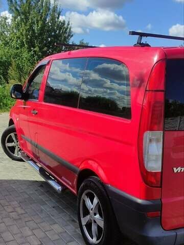Красный Мерседес Вито, объемом двигателя 2.15 л и пробегом 235 тыс. км за 7800 $, фото 4 на Automoto.ua