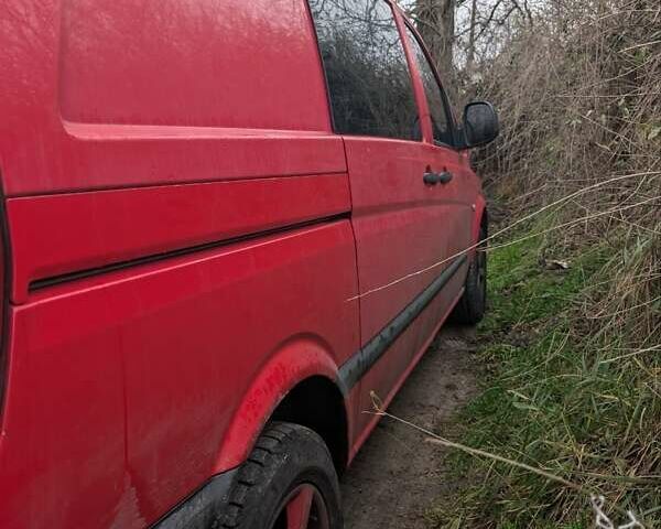 Красный Мерседес Вито, объемом двигателя 2.15 л и пробегом 225 тыс. км за 6300 $, фото 2 на Automoto.ua