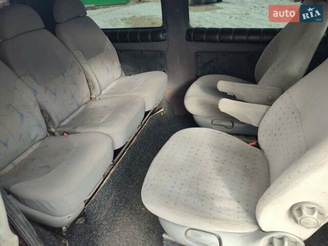 Красный Мерседес Вито, объемом двигателя 2.2 л и пробегом 316 тыс. км за 5800 $, фото 12 на Automoto.ua